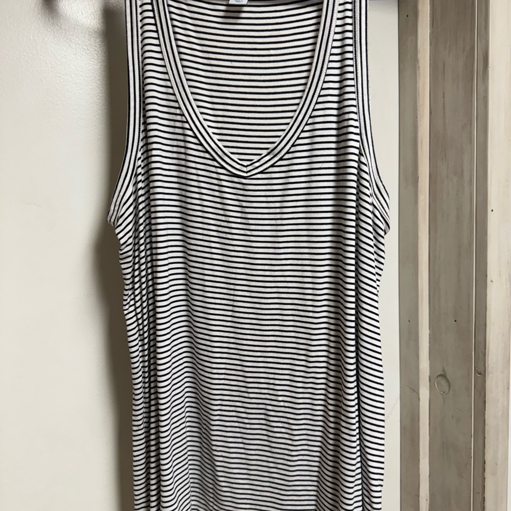 Old Navy Luxe Black and White Tank Top with V Neck